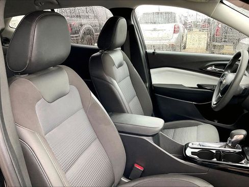 Used 2024 Chevrolet Trax LT image 30