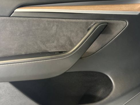 Used 2023 Tesla Model Y Long Range AWD/4WD image 11