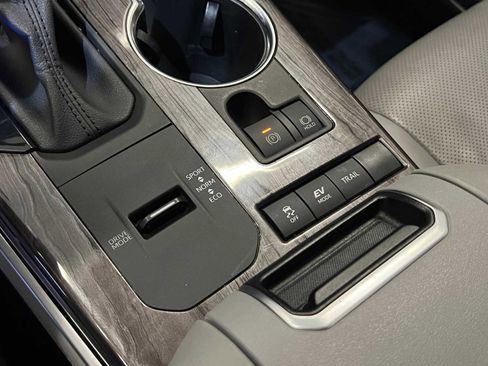 Certified 2020 Toyota Highlander Limited Platinum image 29