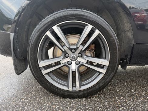 Used 2019 Volvo XC60 T6 Momentum w/ Multimedia Package AWD/4WD image 11