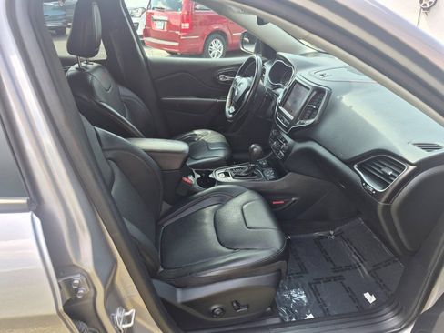 Used 2019 Jeep Cherokee Trailhawk AWD/4WD image 7