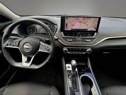 Certified 2024 Nissan Altima 2.5 SV w/ SV Premium Package AWD/4WD image 7