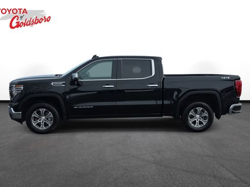 Used 2025 GMC Sierra 1500 SLT image 8