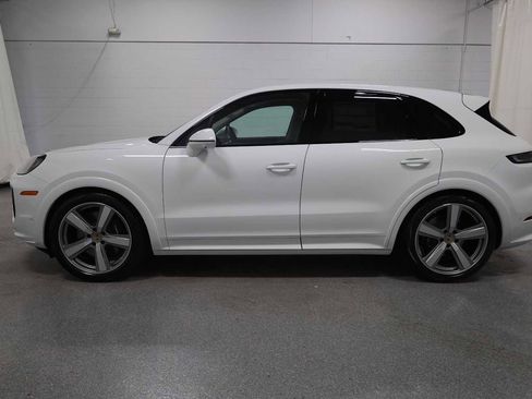 New 2025 Porsche Cayenne GTS image 2