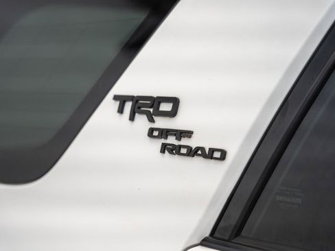 Used 2018 Toyota 4Runner TRD Off-Road w/ TRD Performance Package AWD/4WD image 18