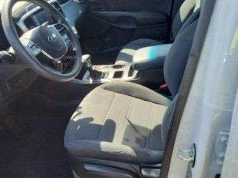 Used 2020 Kia Sorento LX image 8