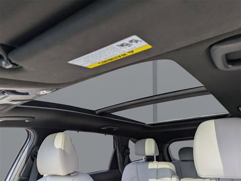 Used 2025 Kia Sorento SX Prestige image 23