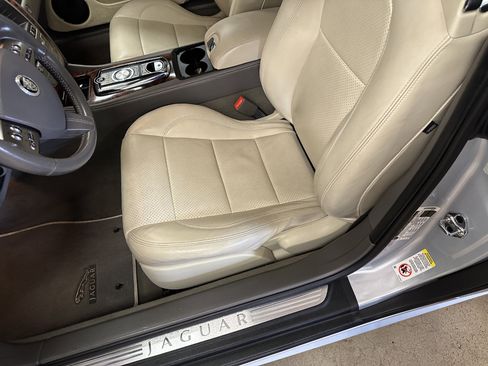 Used 2011 Jaguar XK Convertible image 47