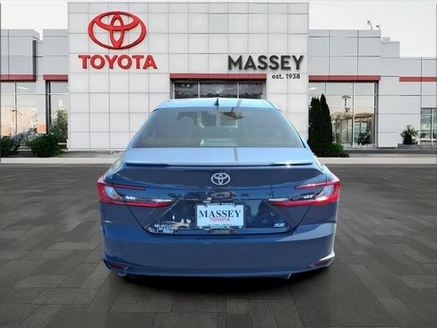 Used 2025 Toyota Camry SE w/ Convenience Package FWD image 4