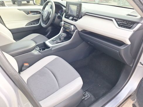 Used 2022 Toyota RAV4 XLE image 35
