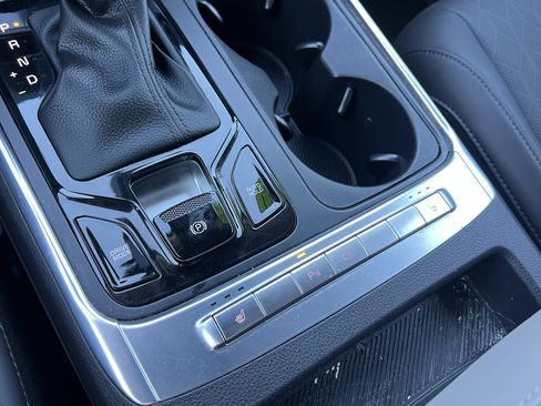 Certified 2025 Kia Carnival EX image 32