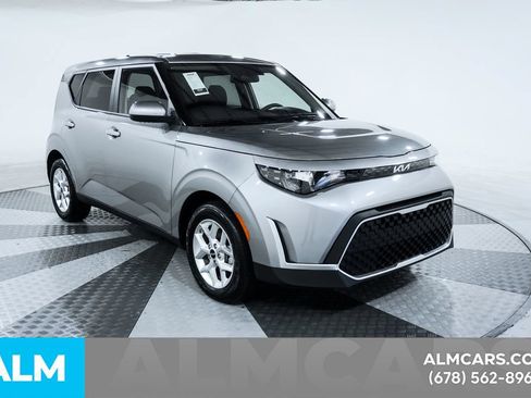 Used 2025 Kia Soul LX w/ LX Technology Package FWD image 9