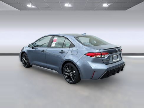 Used 2026 Toyota Corolla SE w/ SE Package FWD image 3