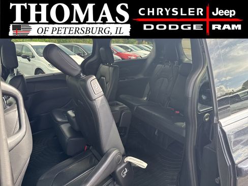 Used 2020 Chrysler Pacifica Touring-L FWD image 20