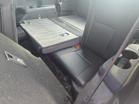 Used 2022 Toyota Highlander XLE AWD/4WD image 11