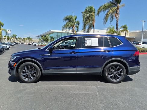 Used 2023 Volkswagen Tiguan SE w/ Panoramic Sunroof Package FWD image 7