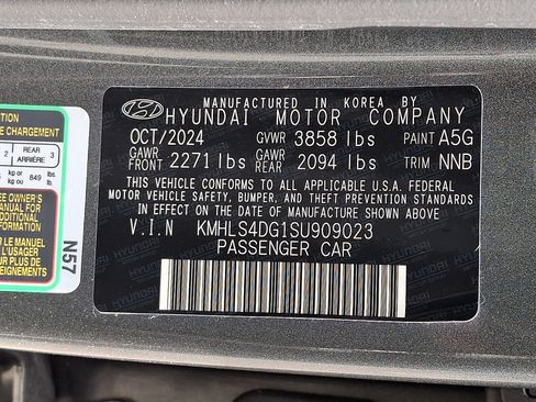 Used 2025 Hyundai Elantra SEL FWD image 29