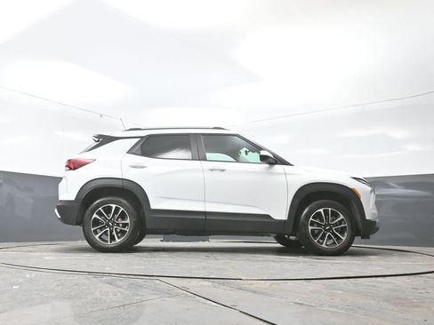 Used 2025 Chevrolet TrailBlazer LT w/ Driver Confidence Package image 49