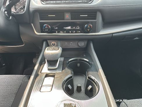 Certified 2023 Nissan Rogue SV AWD/4WD image 19