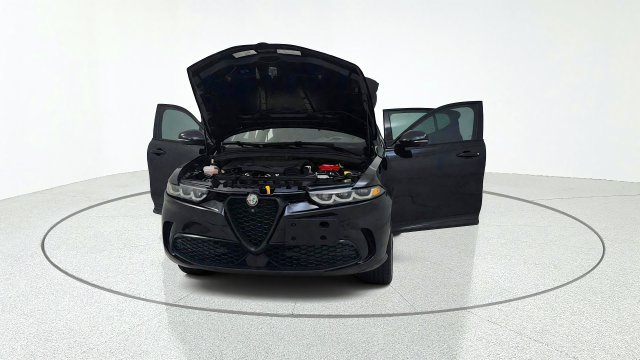 Used 2024 Alfa Romeo Tonale Veloce AWD/4WD image 12