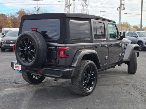 Used 2024 Jeep Wrangler Sahara image 12