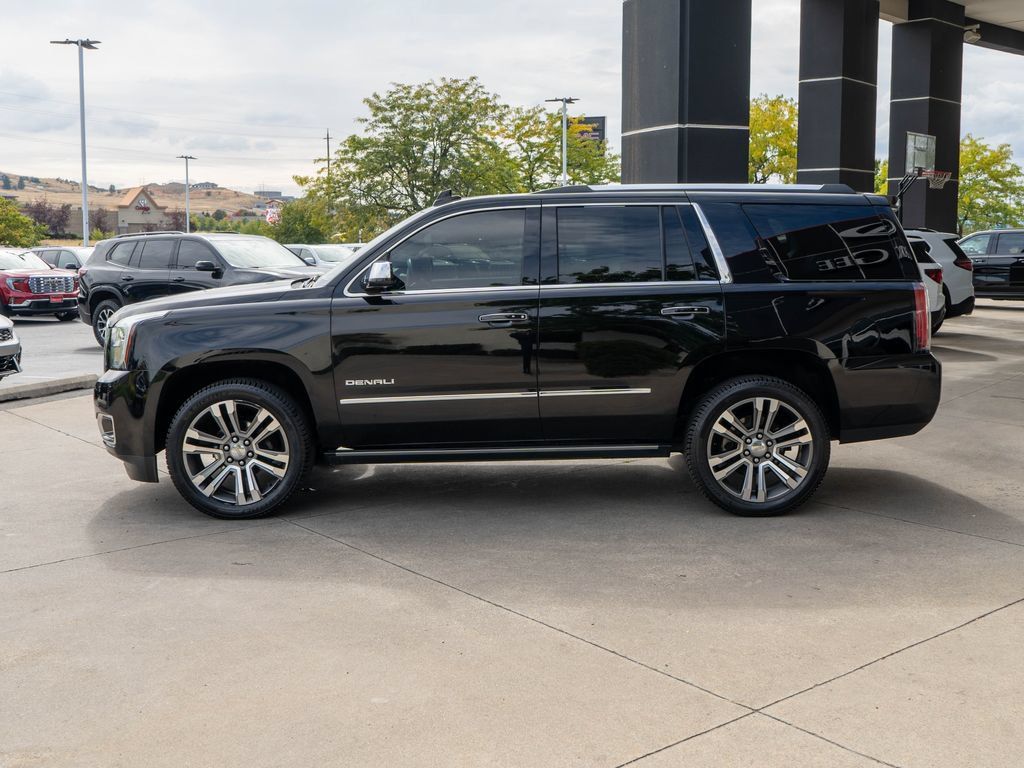 Used 2018 GMC Yukon Denali w/ Denali Ultimate Black Edition AWD/4WD image 4