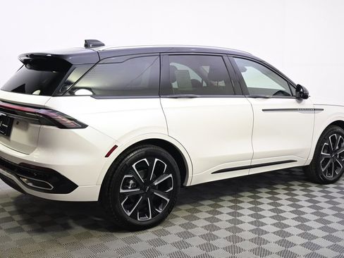 New 2026 Lincoln Nautilus Reserve image 7