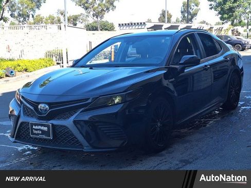 Used 2019 Toyota Camry SE image 1