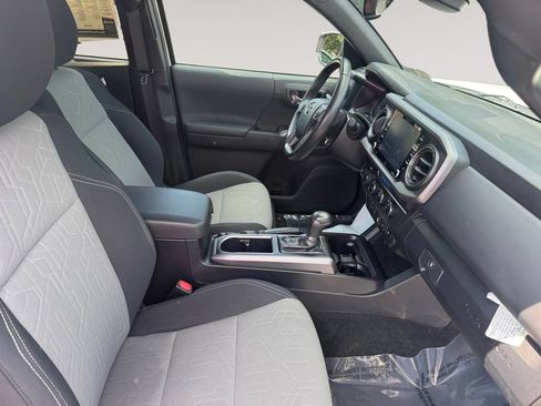 Used 2023 Toyota Tacoma TRD Sport AWD/4WD image 15