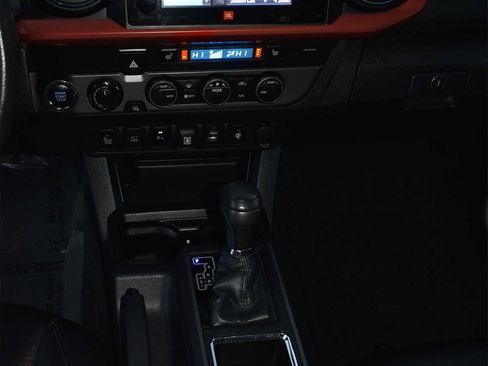 Used 2019 Toyota Tacoma TRD Sport image 13