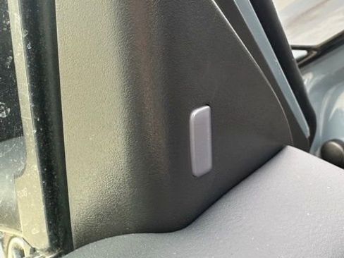 Used 2025 Nissan Sentra SR w/ SR Premium Package image 13