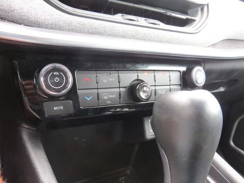 Used 2023 Jeep Compass Latitude AWD/4WD image 16