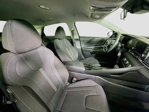 Used 2026 Hyundai Elantra SE FWD image 27