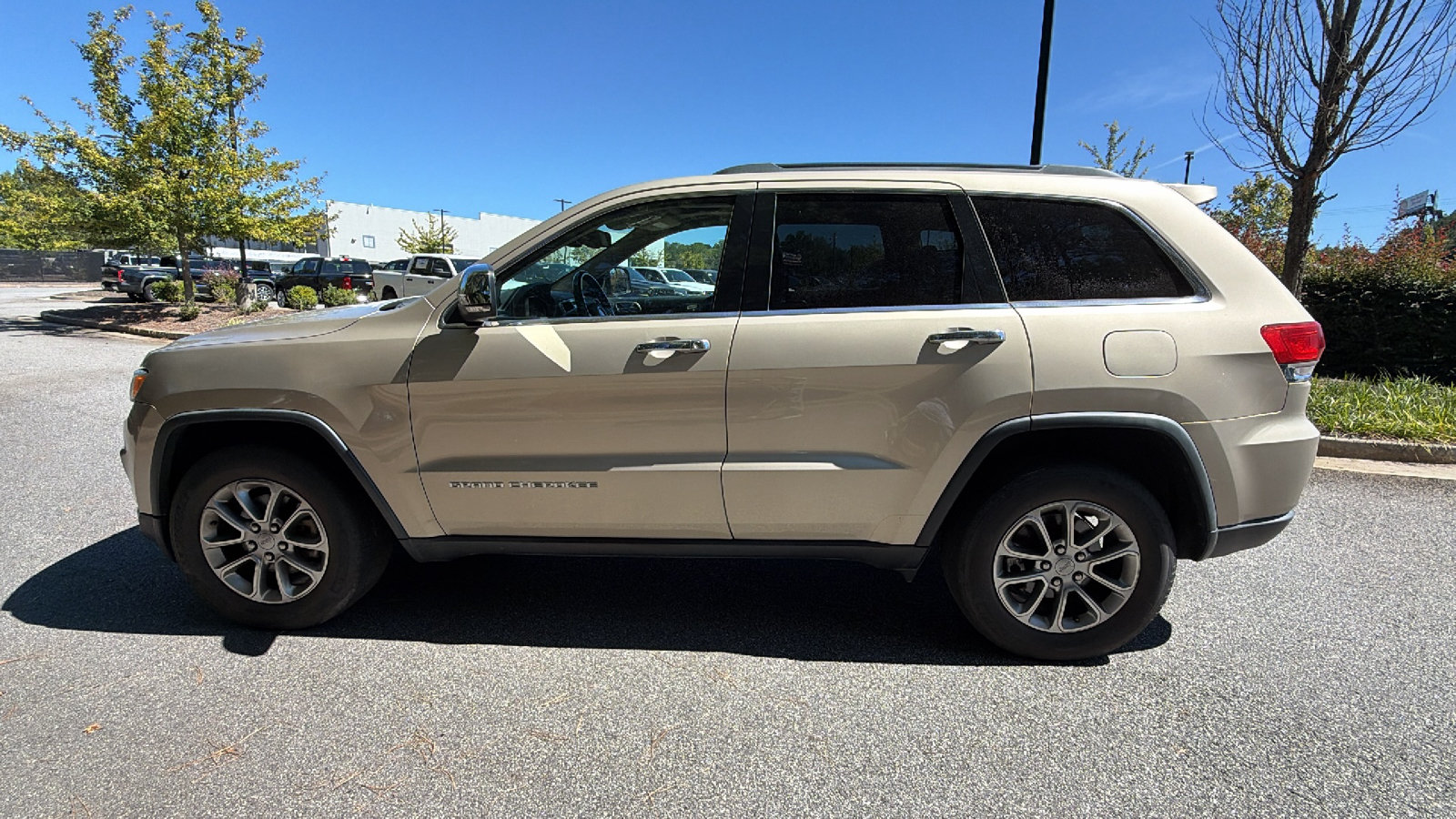 Used 2015 Jeep Grand Cherokee Limited w/ Luxury Group II AWD/4WD image 11