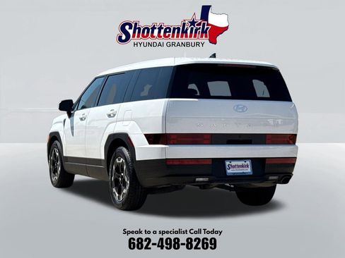 Used 2024 Hyundai Santa Fe SE FWD image 8