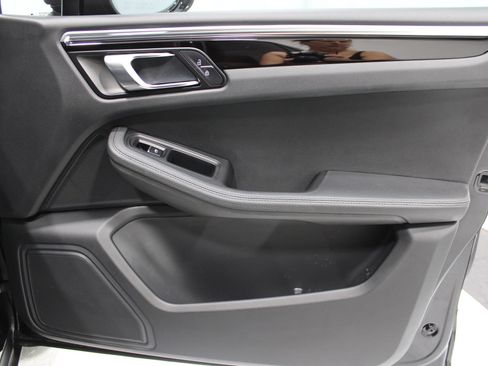 Used 2021 Porsche Macan S AWD/4WD image 25