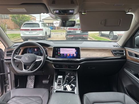 Used 2024 Volkswagen Atlas SE w/ Black Wheel Package image 21