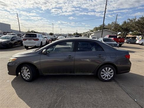 Used 2013 Toyota Corolla LE image 8