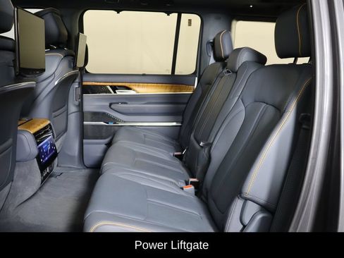 Used 2022 Jeep Grand Wagoneer Series II w/ Premium Group II AWD/4WD image 16