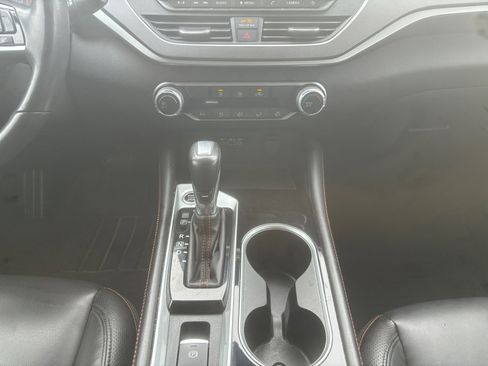 Used 2024 Nissan Altima 2.5 SR image 11