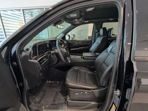 Certified 2022 Cadillac Escalade Sport Platinum w/ Heavy-Duty Trailer Package AWD/4WD image 9