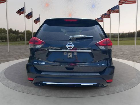 Used 2018 Nissan Rogue SV image 5