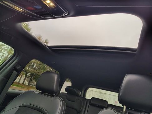 New 2025 Jeep Grand Cherokee Altitude image 4