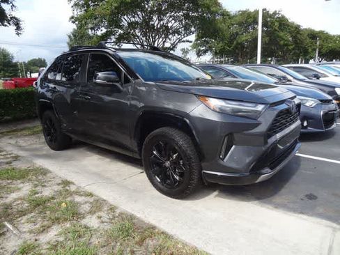 Used 2022 Toyota RAV4 XSE AWD/4WD image 4
