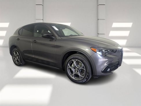 New 2025 Alfa Romeo Stelvio Sprint w/ Convenience Package image 2