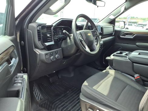 Used 2023 Chevrolet Silverado 1500 LT AWD/4WD image 6