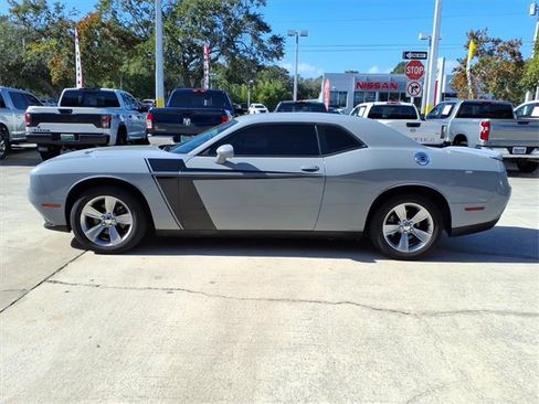 Used 2021 Dodge Challenger SXT image 4