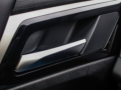 New 2026 Mitsubishi Outlander SE image 9