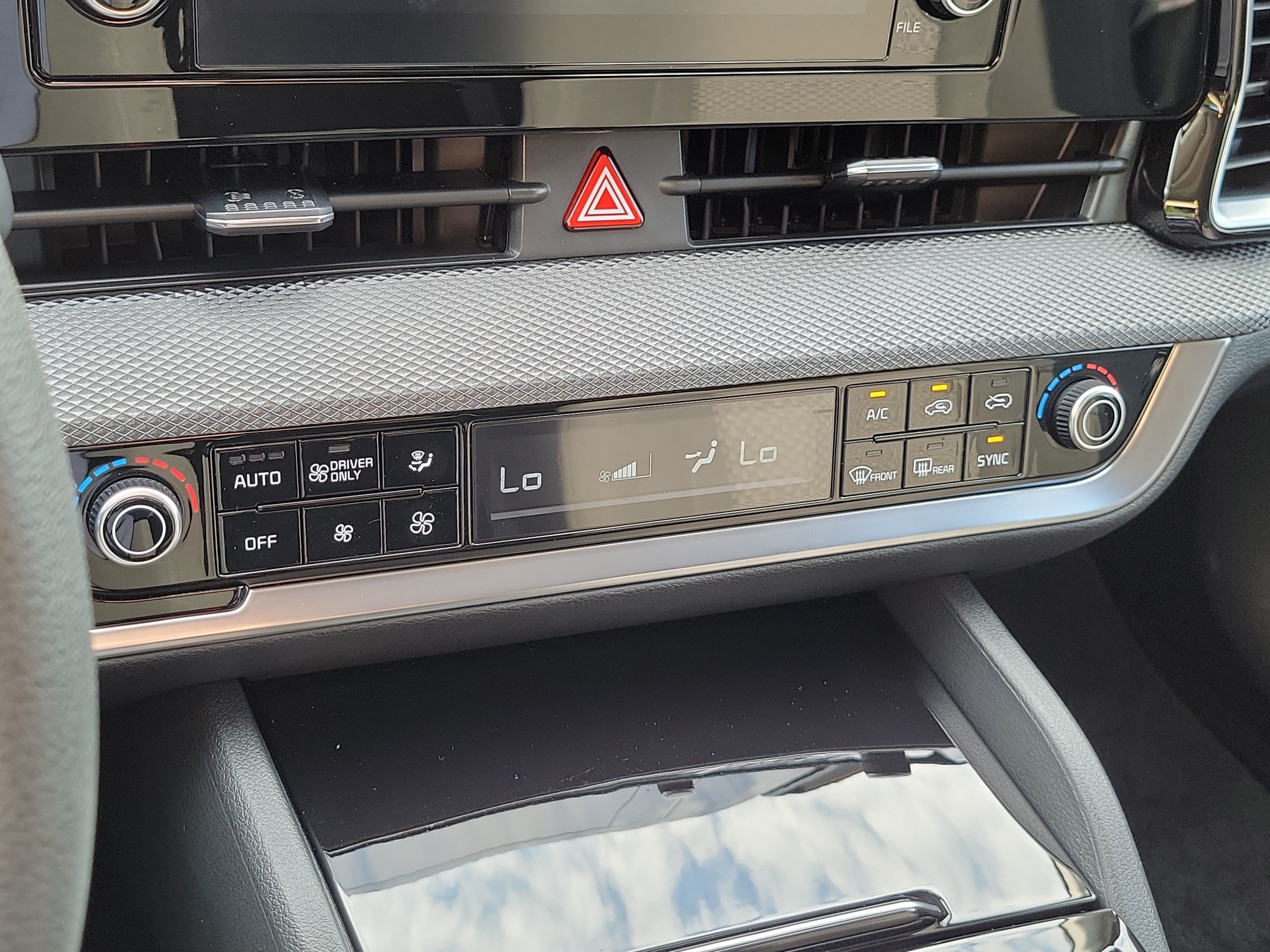 Certified 2025 Kia Sportage LX AWD/4WD image 31