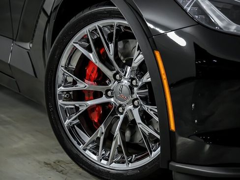 Used 2015 Chevrolet Corvette Z06 w/ 3LZ Preferred Equipment Group RWD image 4